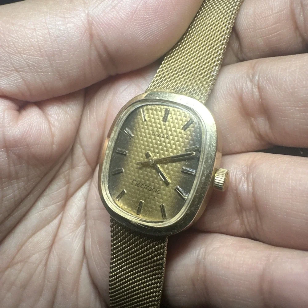 Working VTG Timex Electronic Tigers Eye Dial Cellini Style Gold Tone Watch 29mm